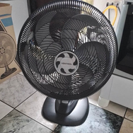 Ventilador Oscilante De Mesa Turbo 80W 6 Pás 40cm Preto 220V Ventilador Oscilante De Mesa Turbo 80W 6 Pás 40cm Preto 220V