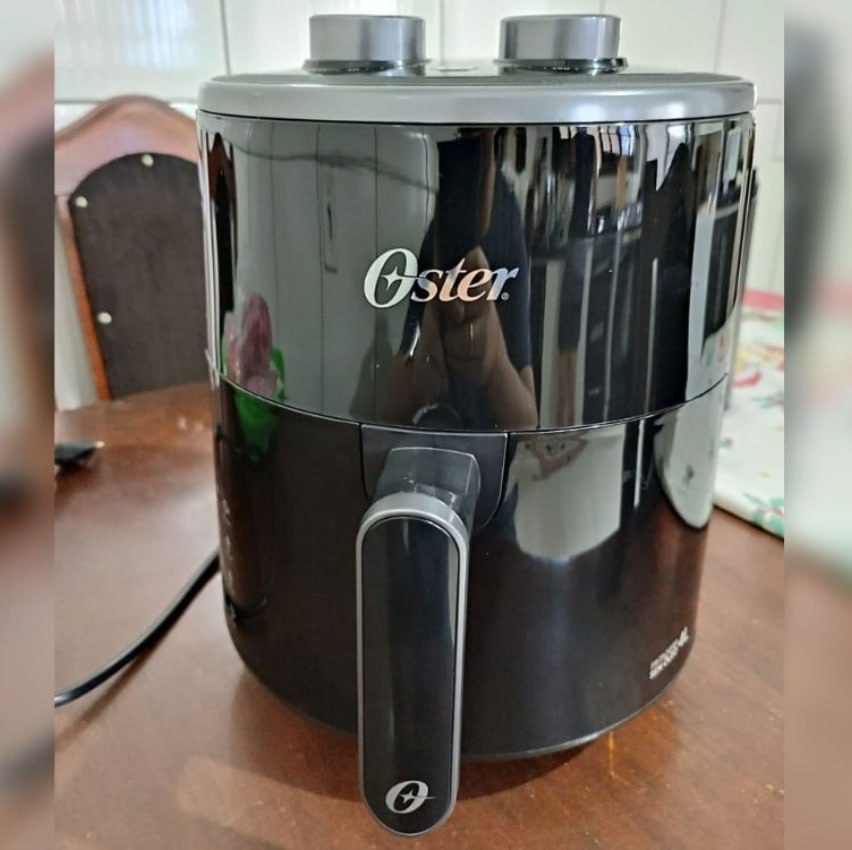 Fritadeira Elétrica Sem Óleo Air Fryer Oster OFRT400 4L – Preta Fritadeira Elétrica Sem Óleo Air Fryer Oster OFRT400 4L – Preta
