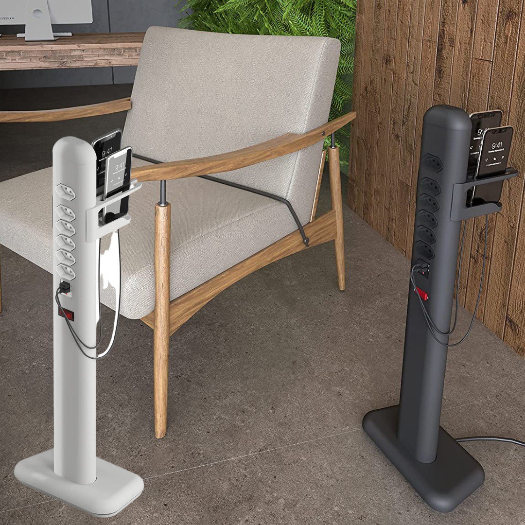 Extensão elétrica tipo totem vertical EasyPlug com 6 tomadas e 2 USB com suporte para smartphones - Octoo, Ice Silver Extensão elétrica tipo totem vertical EasyPlug com 6 tomadas e 2 USB com suporte para smartphones - Octoo, Ice Silver