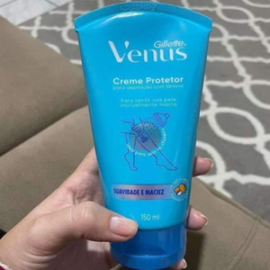Gillette Venus Creme para Depilação com Óleo de Amêndoas, Ideal para Depilar com Aparelho de Depilação no Chuveiro, 150mL Gillette Venus Creme para Depilação com Óleo de Amêndoas, Ideal para Depilar com Aparelho de Depilação no Chuveiro, 150mL