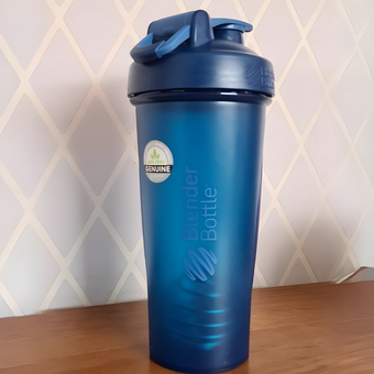 Garrafa coqueteleira clássica V2, para shakes de proteína e pré-treino, 800 ml, azul-petróleo Garrafa coqueteleira clássica V2, para shakes de proteína e pré-treino, 800 ml, azul-petróleo