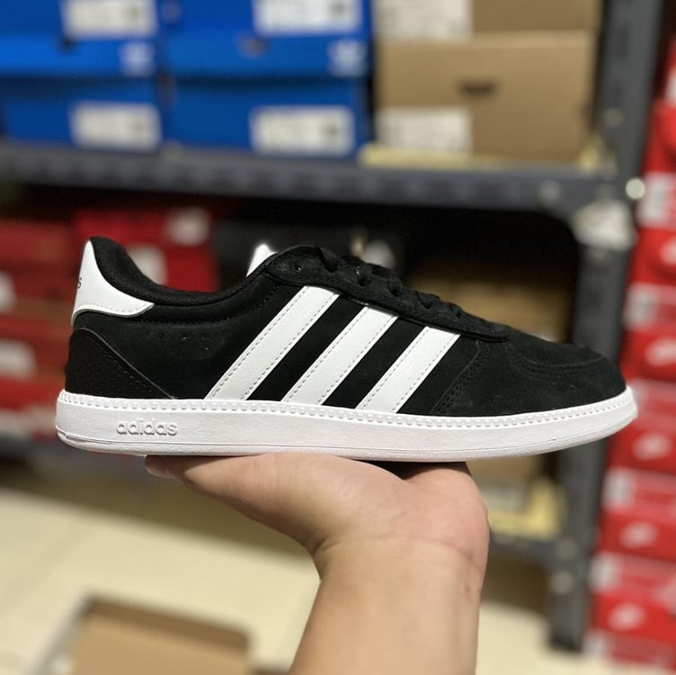 Tênis Adidas Breaknet Sleek Suede Feminino - Preto+Branco Tênis Adidas Breaknet Sleek Suede Feminino - Preto+Branco
