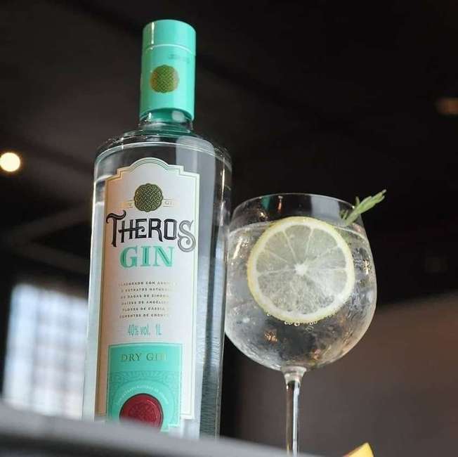 Gin Theros 1000 Ml Gin Theros 1000 Ml