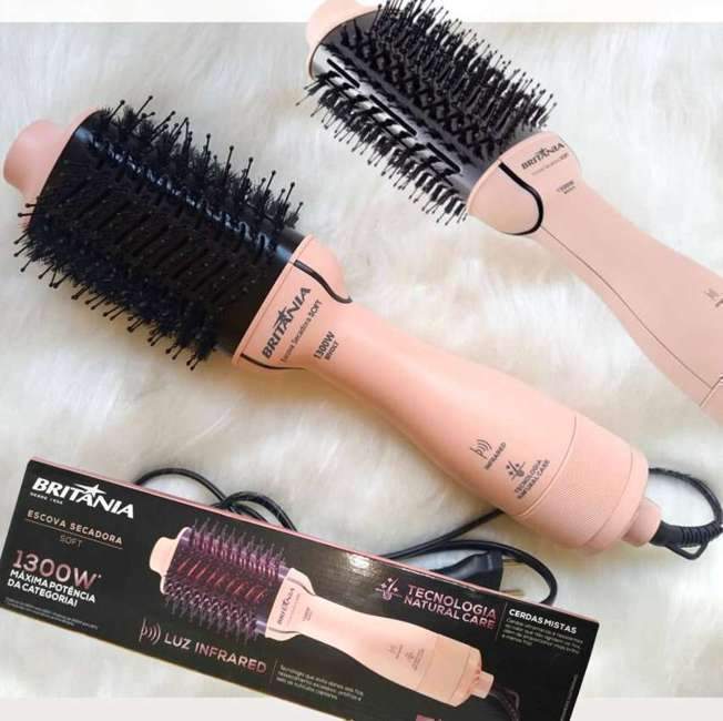Escova Secadora Britânia Soft 4 em 1 1300W BEC07R Bivolt Escova Secadora Britânia Soft 4 em 1 1300W BEC07R Bivolt