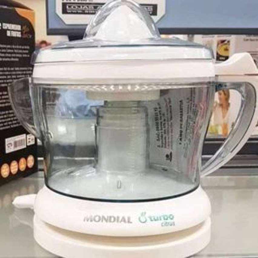Espremedor de Frutas Mondial E-01 Elétrico - 25W Branco Espremedor de Frutas Mondial E-01 Elétrico - 25W Branco