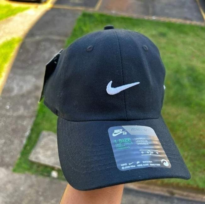 Boné Nike Dri-FIT Club Unissex - Preto+Branco Boné Nike Dri-FIT Club Unissex - Preto+Branco