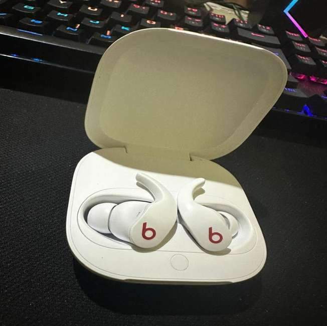 Beats Fit Pro – Autênticos fones de ouvido sem fio com cancelamento de ruído – Cancelamento ativo de ruído, fones de ouvido resistentes ao suor, compatível com Apple e Android – Branco Beats Beats Fit Pro – Autênticos fones de ouvido sem fio com cancelamento de ruído – Cancelamento ativo de ruído, fones de ouvido resistentes ao suor, compatível com Apple e Android – Branco Beats