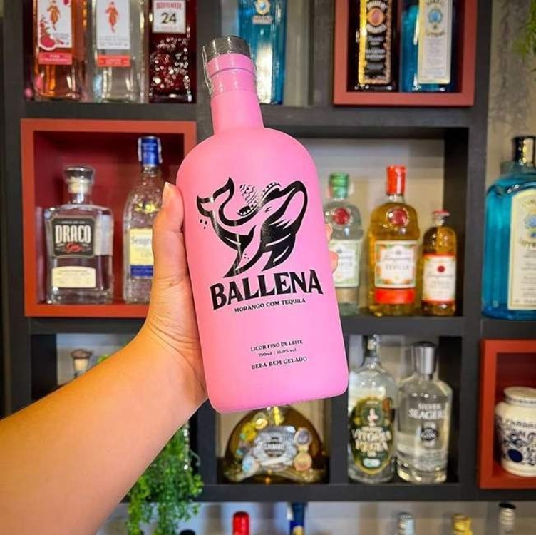 Licor Ballena Creme De Morango com Tequila 750ml Licor Ballena Creme De Morango com Tequila 750ml