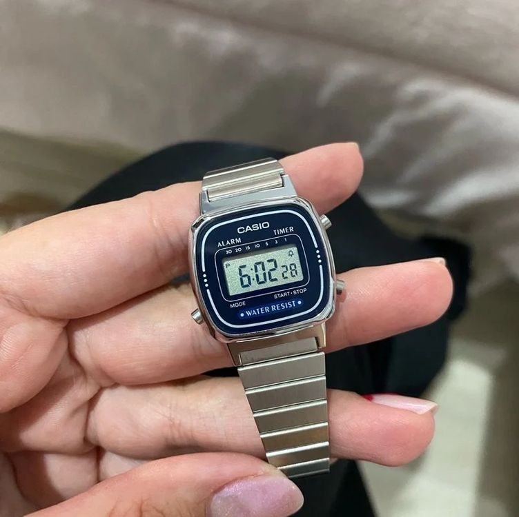 Relógio Casio Vintage Digital LA670WA Feminino Relógio Casio Vintage Digital LA670WA Feminino