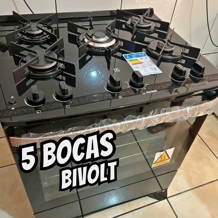 Fogão 5 Bocas Electrolux Preto Mesa de Vidro VaporBake FE5GP - Bivolt Fogão 5 Bocas Electrolux Preto Mesa de Vidro VaporBake FE5GP - Bivolt
