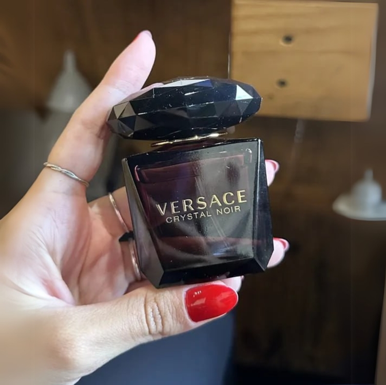 Versace Crystal Noir Eau de Toilette - Perfume Feminino 90ml Versace Crystal Noir Eau de Toilette - Perfume Feminino 90ml