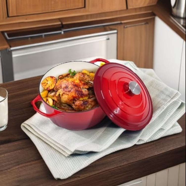 Ferro fundido esmaltado para forno holandês de 6 litros com tampa - alças duplas grandes - Seguro para forno até 260 °C - Panela redonda clássica para cozinhar vermelho versátil Ferro fundido esmaltado para forno holandês de 6 litros com tampa - alças duplas grandes - Seguro para forno até 260 °C - Panela redonda clássica para cozinhar vermelho versátil