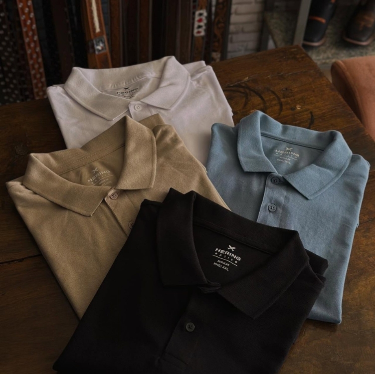 Kit Com 2 Camisas Polo Básicas Masculinas Hering Kit Com 2 Camisas Polo Básicas Masculinas Hering