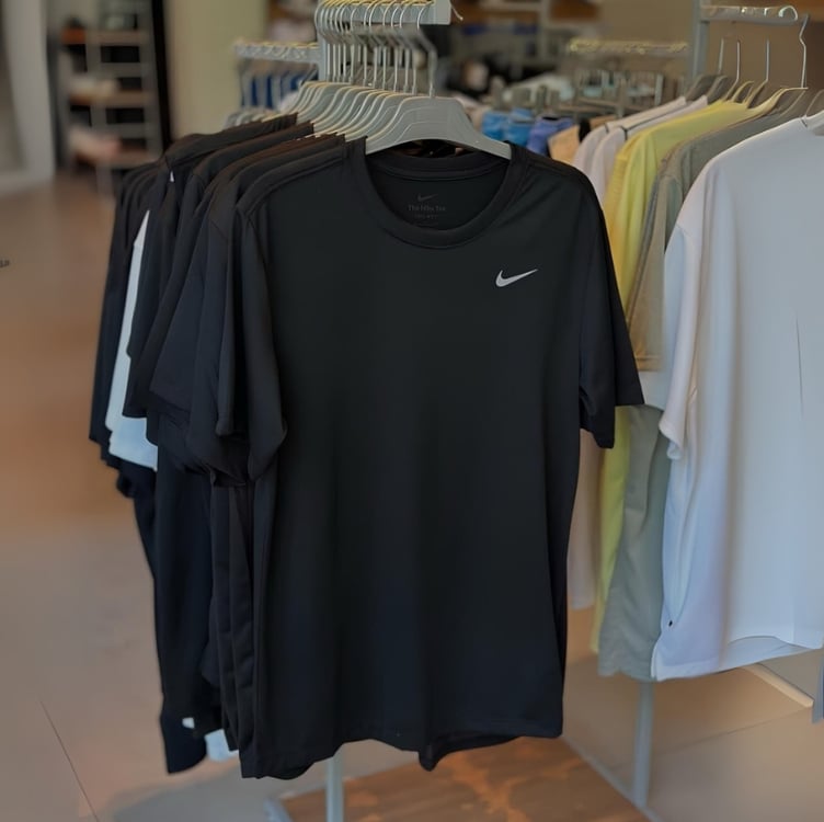 Camiseta Nike Dri-FIT UV Miler Masculina - Preto Camiseta Nike Dri-FIT UV Miler Masculina - Preto