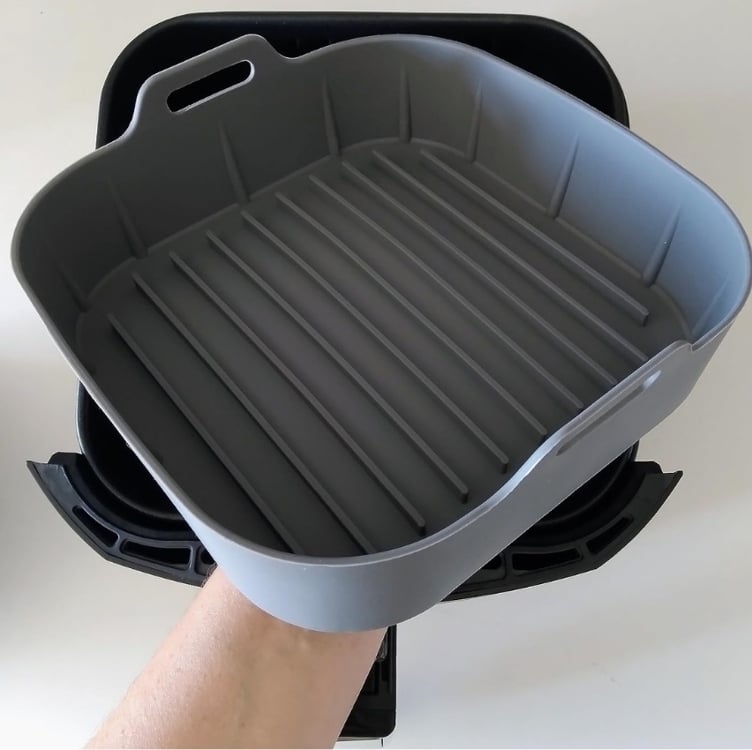 LYOR - Forma Quadrada de Silicone para Air Fryer Cinza 20Cm x 7Cm LYOR - Forma Quadrada de Silicone para Air Fryer Cinza 20Cm x 7Cm