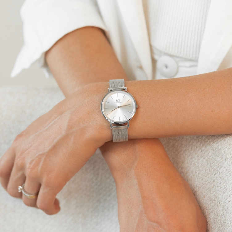 Relógio Prateado Feminino Saint Germain Harlem Silver 32mm Fundo Branco Relógio Prateado Feminino Saint Germain Harlem Silver 32mm Fundo Branco