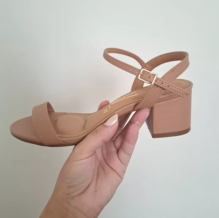 Sandália Feminina Salto Grosso Com Fivela Conforto Original Sandália Feminina Salto Grosso Com Fivela Conforto Original