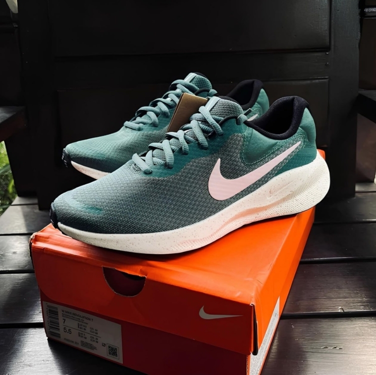 Tênis Nike Revolution 7 Feminino Tênis Nike Revolution 7 Feminino