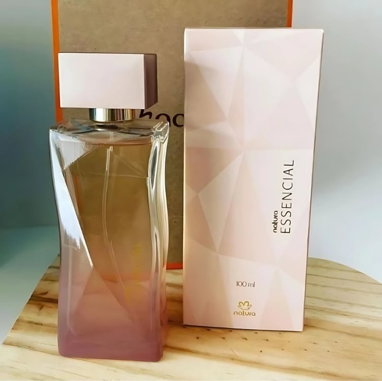 Natura Essencial Deo Parfum Feminino - 100ml Natura Essencial Deo Parfum Feminino - 100ml