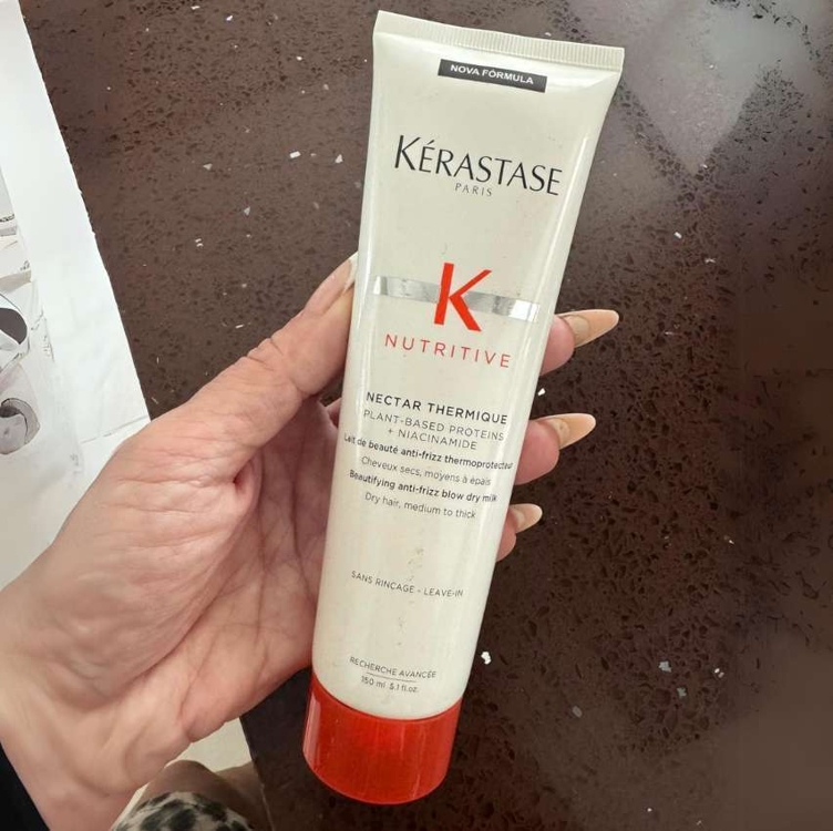Kérastase Protetor Térmico Nutritive Nectar Thermique, Para Cabelos Secos, Proteção Térmica de até 230°C, Antifrizz, 150ml Kérastase Protetor Térmico Nutritive Nectar Thermique, Para Cabelos Secos, Proteção Térmica de até 230°C, Antifrizz, 150ml