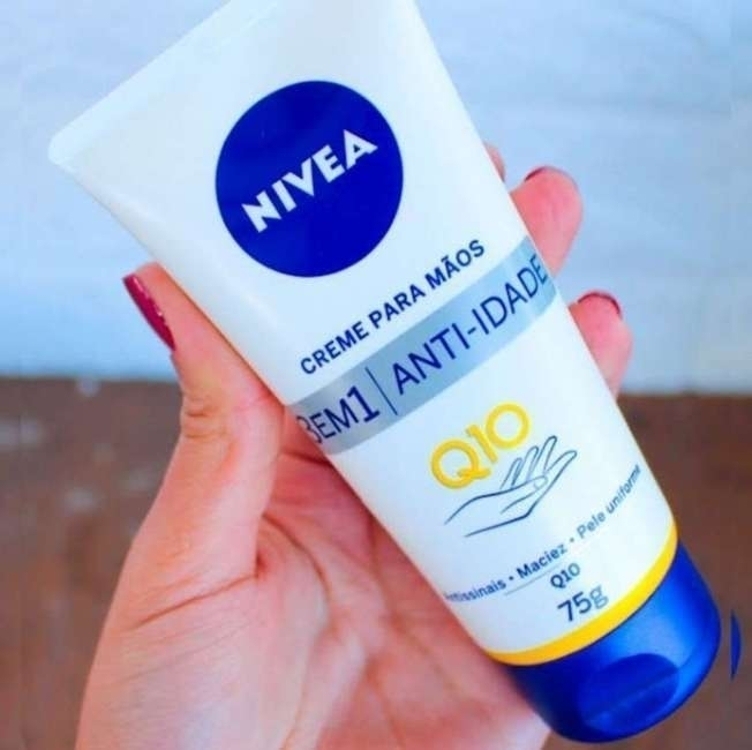 NIVEA Creme para Mãos Q10 Plus Reparação 75g - Creme de mãos que previne sinais de envelhecimento, reduz marcas e hidrata profundamente, deixa a pele macia e uniforme NIVEA Creme para Mãos Q10 Plus Reparação 75g - Creme de mãos que previne sinais de envelhecimento, reduz marcas e hidrata profundamente, deixa a pele macia e uniforme