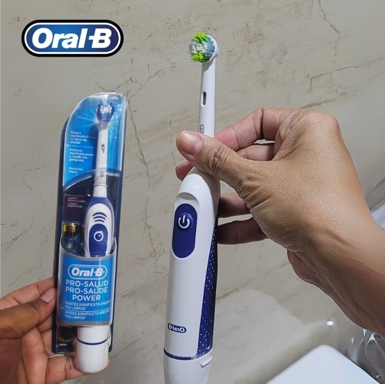 Oral-B Power, Escova de Dentes Elétrica, Remove mais Placa que uma Escova Manual, cor Branca Oral-B Power, Escova de Dentes Elétrica, Remove mais Placa que uma Escova Manual, cor Branca