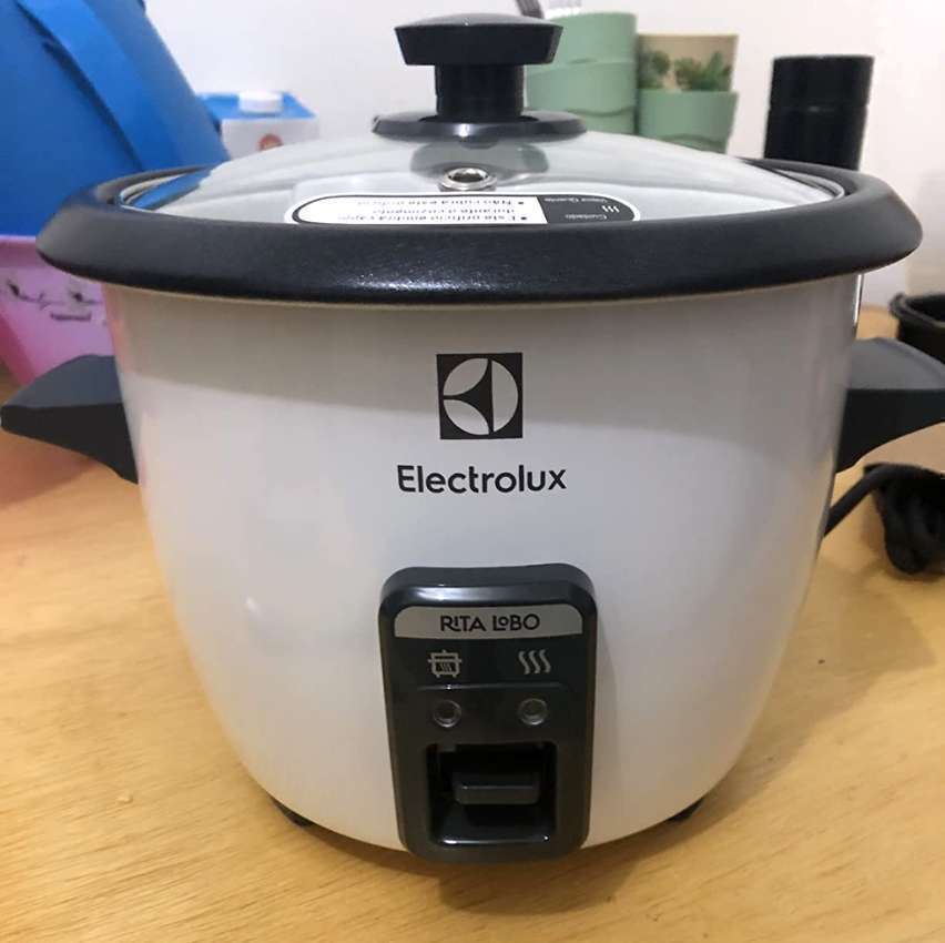 Panela de Arroz Elétrica Electrolux 7 Xícaras 1,3L Efficient por Rita Lobo (RCB50) Panela de Arroz Elétrica Electrolux 7 Xícaras 1,3L Efficient por Rita Lobo (RCB50)