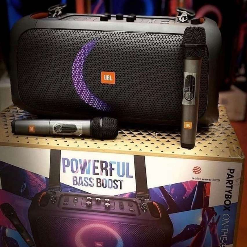 Caixa de Som JBL PartyBox On-The-Go Caixa de Som JBL PartyBox On-The-Go