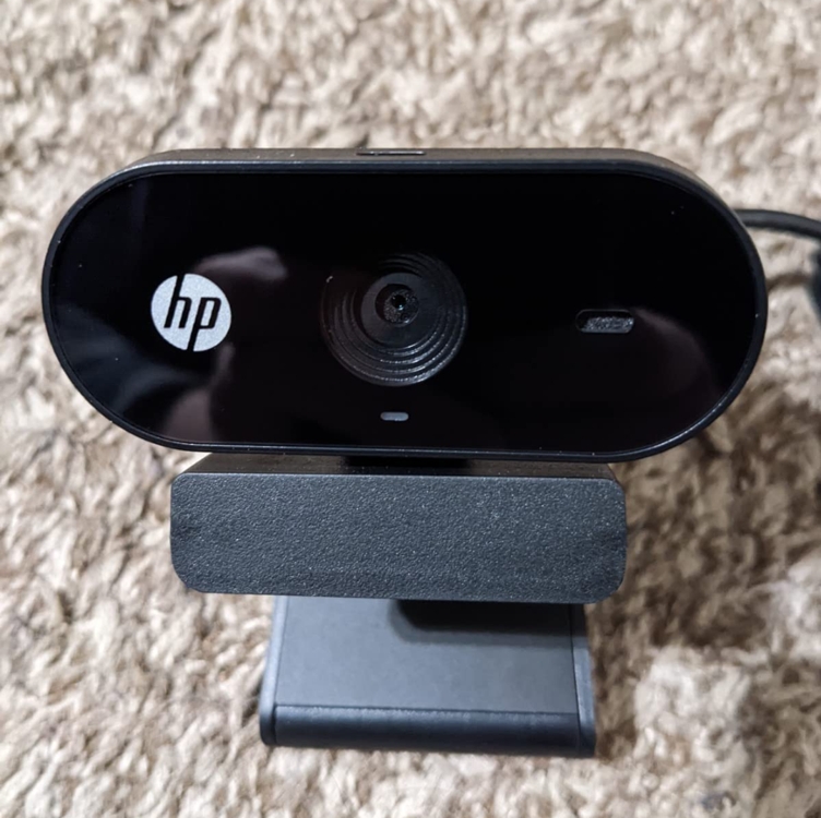 Webcam 1080p HP 320 - com Ajuste Automático de Luz, Conexão USB Plug and Play, Ângulo Largo de 66 Graus, Imagem Full HD com Microfone Integrado e Rotação 360 (53X26AA#ABL) Webcam 1080p HP 320 - com Ajuste Automático de Luz, Conexão USB Plug and Play, Ângulo Largo de 66 Graus, Imagem Full HD com Microfone Integrado e Rotação 360 (53X26AA#ABL)
