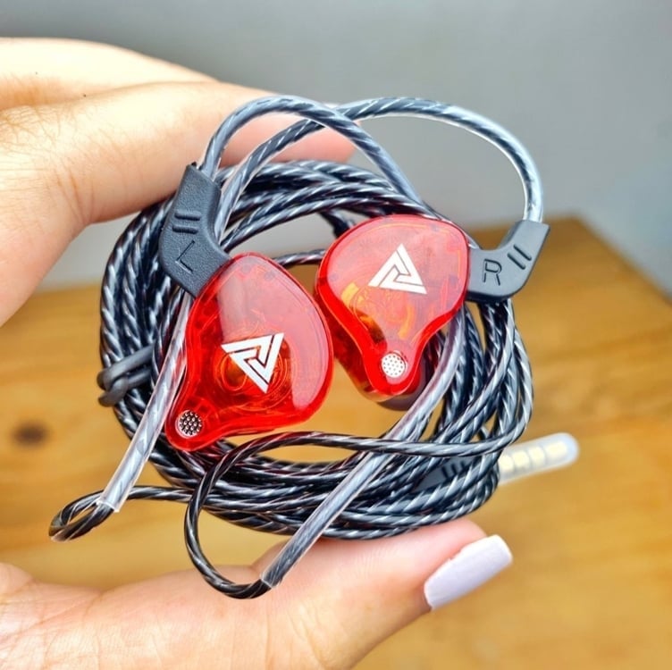 Fone de Ouvido QKZ AK6 Intra-Auricular, Driver Dinâmico de 10mm, Graves Potentes e Cabo Fixo – Perfeito para Músicos e Gamers AlverSun (PRETO) Fone de Ouvido QKZ AK6 Intra-Auricular, Driver Dinâmico de 10mm, Graves Potentes e Cabo Fixo – Perfeito para Músicos e Gamers AlverSun (PRETO)