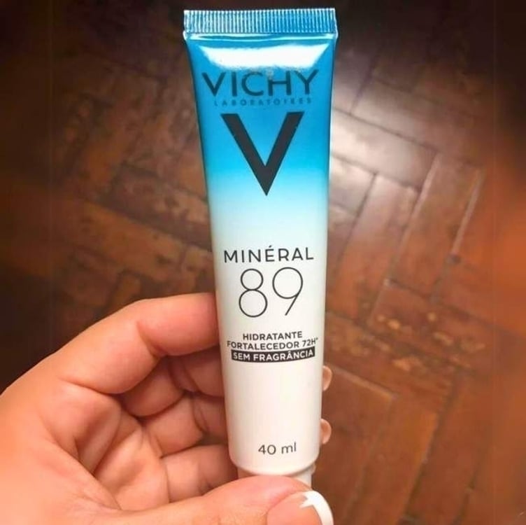 Hidratante Facial Minéral 89 Creme 40ml Vichy Momento de aplicação Dia/Noite Tipo de pele Todo tipo de pele Hidratante Facial Minéral 89 Creme 40ml Vichy Momento de aplicação Dia/Noite Tipo de pele Todo tipo de pele