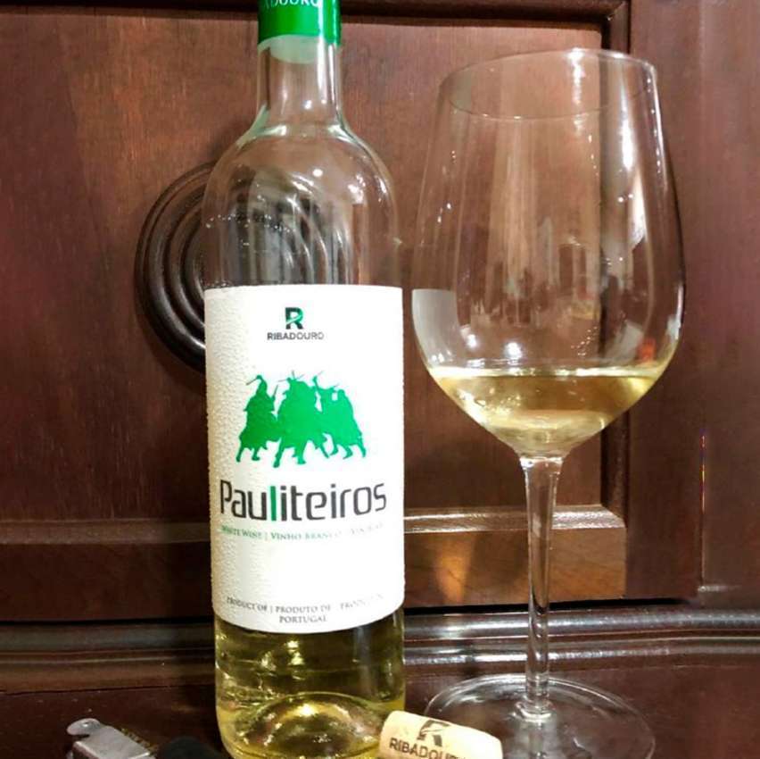 Vinho Português Pauliteiros Branco 750ml Vinho Português Pauliteiros Branco 750ml