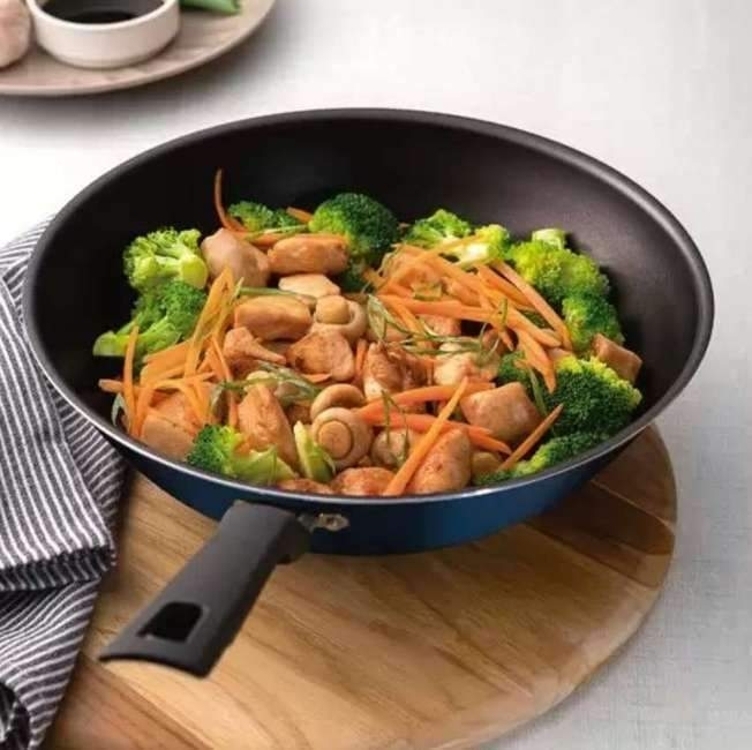 Panela Wok Antiaderente Tramontina de Alumínio - Ravena Azul 24cm Panela Wok Antiaderente Tramontina de Alumínio - Ravena Azul 24cm