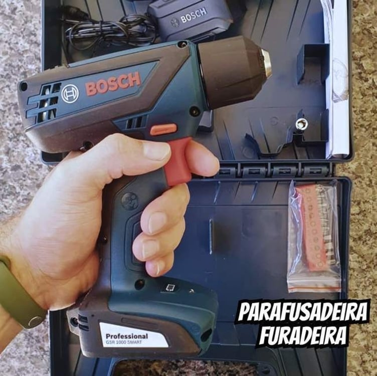Furadeira Parafusadeira Bosch GSR 1000 Smart, Com Acessórios, 12 Volts Furadeira Parafusadeira Bosch GSR 1000 Smart, Com Acessórios, 12 Volts