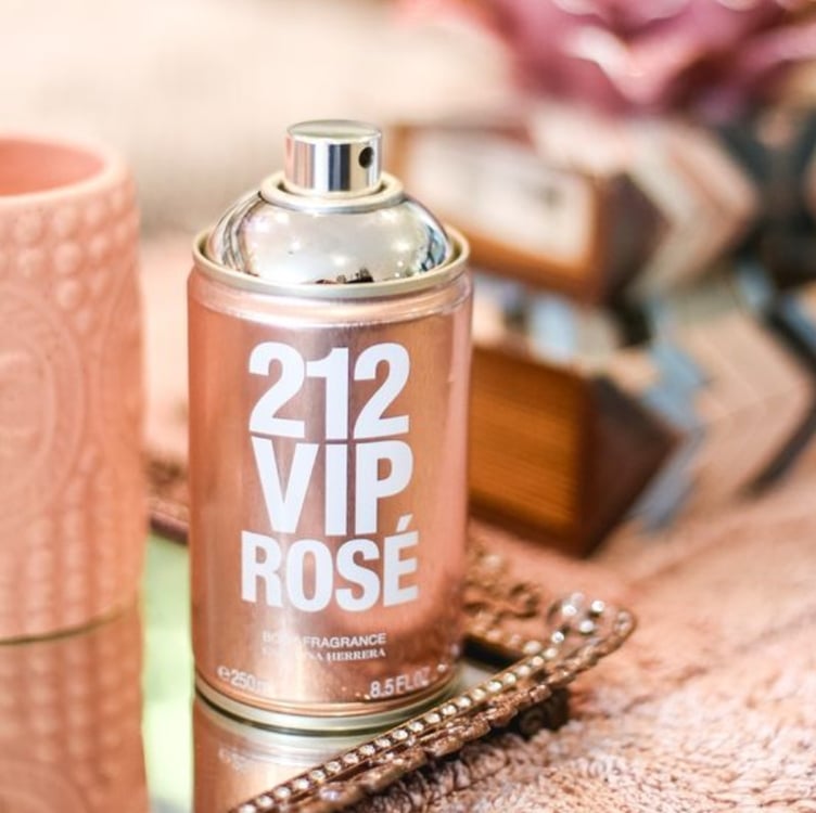 212 Vip Rosé Carolina Herrera - Body Spray 250ml 212 Vip Rosé Carolina Herrera - Body Spray 250ml