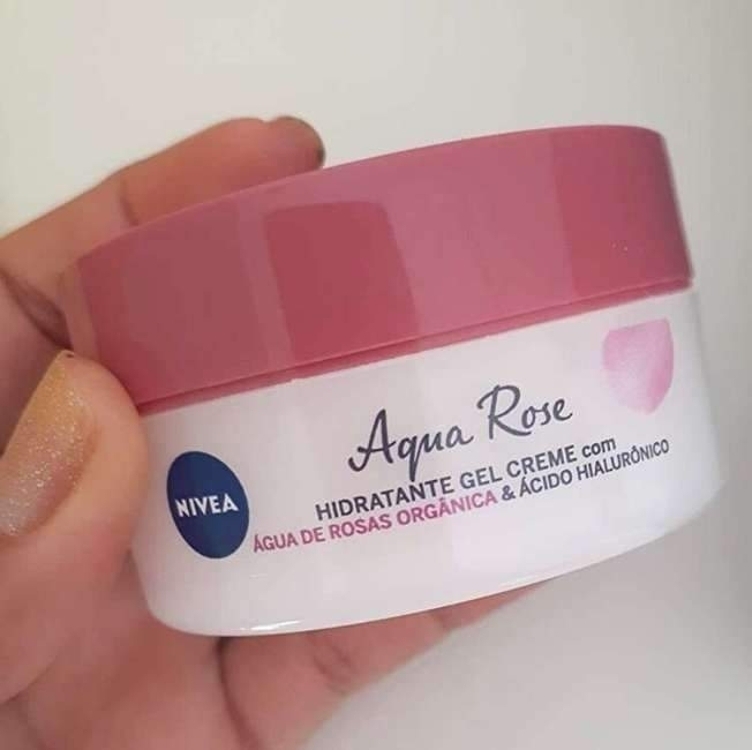 NIVEA Creme Facial Hidratante em Gel Aqua Rose 50ml - Com Ácido Hialurônico e Água de Rosas orgânica, este hidratante em gel de rápida absorção hidrata a pele por 48 horas NIVEA Creme Facial Hidratante em Gel Aqua Rose 50ml - Com Ácido Hialurônico e Água de Rosas orgânica, este hidratante em gel de rápida absorção hidrata a pele por 48 horas