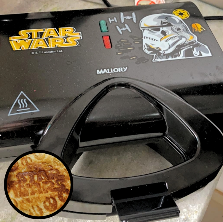 Sanduicheira Mallory Star Wars Empire Plates 220V Sanduicheira Mallory Star Wars Empire Plates 220V