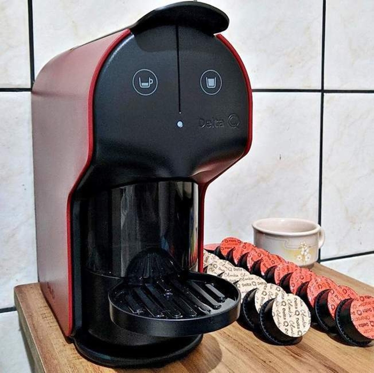 Cafeteira Expresso Cápsulas Delta Q Quick Dois Botões de Extração Personalizável Vermelha 220V Cafeteira Expresso Cápsulas Delta Q Quick Dois Botões de Extração Personalizável Vermelha 220V