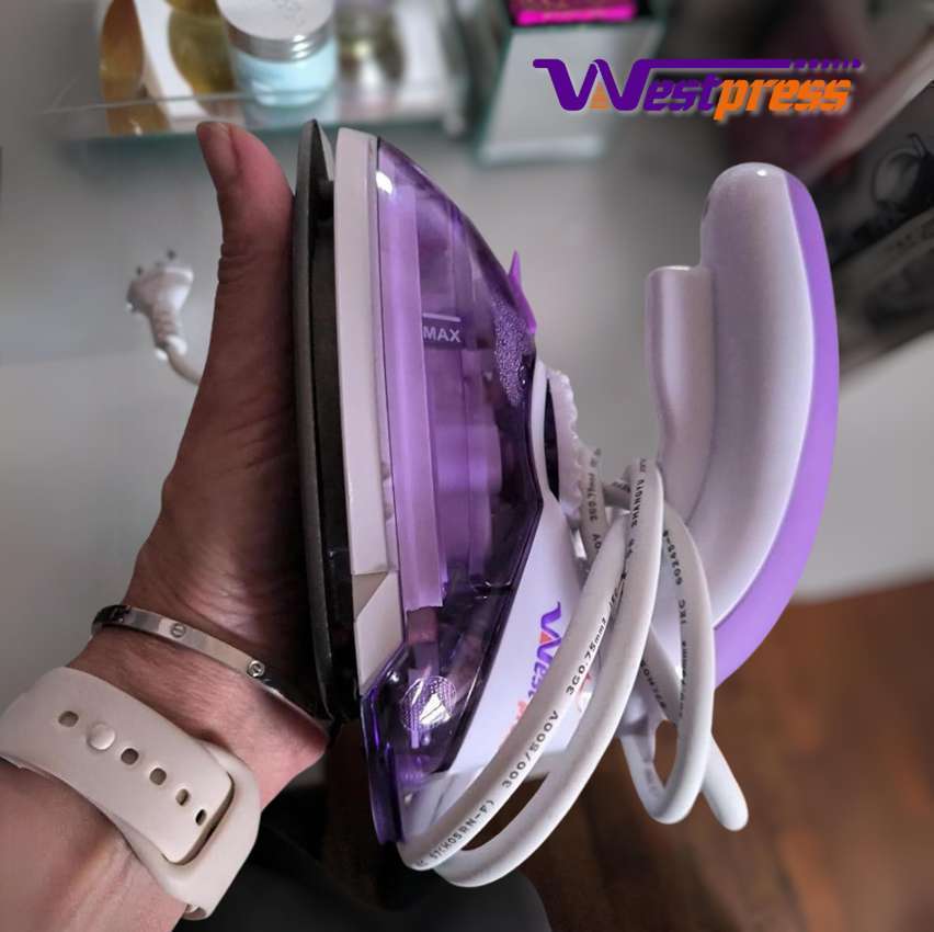 Mini Ferro de Passar à Vapor Steamer para Viagem Patchwork Bivolt Roxo W-777 Mini Ferro de Passar à Vapor Steamer para Viagem Patchwork Bivolt Roxo W-777