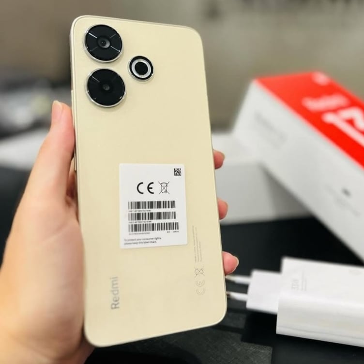 Smartphone Xiaomi Redmi 13 128gb 6gb Ram Global + Top Cor Dourado Smartphone Xiaomi Redmi 13 128gb 6gb Ram Global + Top Cor Dourado