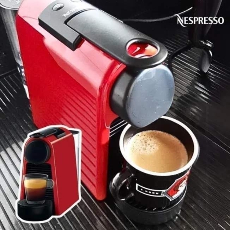 Cafeteira Nespresso Essenza Mini D30 automática vermelha para cápsulas monodose 127V Cafeteira Nespresso Essenza Mini D30 automática vermelha para cápsulas monodose 127V