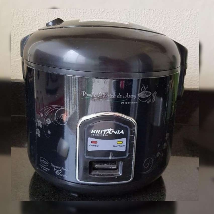 Panela De Arroz Britânia Pa5 Prime Preta 220V Panela De Arroz Britânia Pa5 Prime Preta 220V