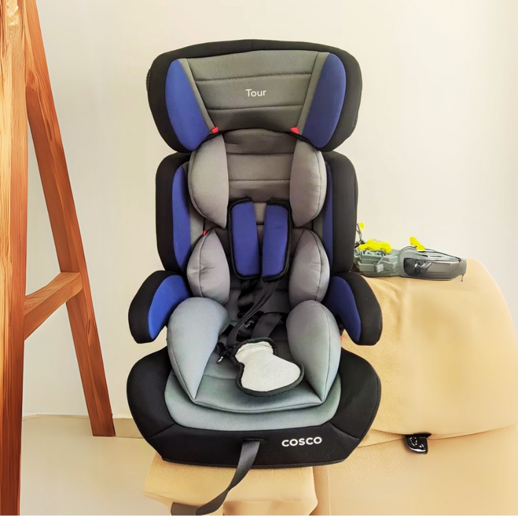 Cadeira para Auto Tour Vira Assento 09 à 36kg Cinza e Preto IMP01375 Cosco Kids Cadeira para Auto Tour Vira Assento 09 à 36kg Cinza e Preto IMP01375 Cosco Kids