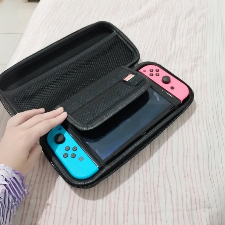 Case Capa Protetora Compativel com Nintendo Switch Oled com Slots Memory Card Estojo Premium Forro Macio e Resistente (Preta) Case Capa Protetora Compativel com Nintendo Switch Oled com Slots Memory Card Estojo Premium Forro Macio e Resistente (Preta)