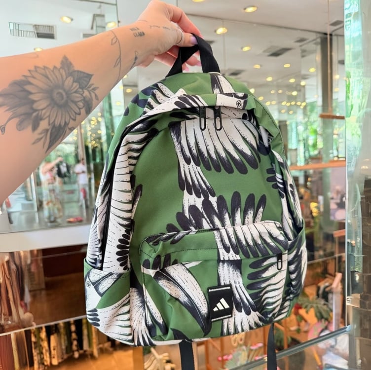 Mochila Adidas X FARM Rio Classic Estampada 19,75 Litros Unissex - Verde+Branco Mochila Adidas X FARM Rio Classic Estampada 19,75 Litros Unissex - Verde+Branco