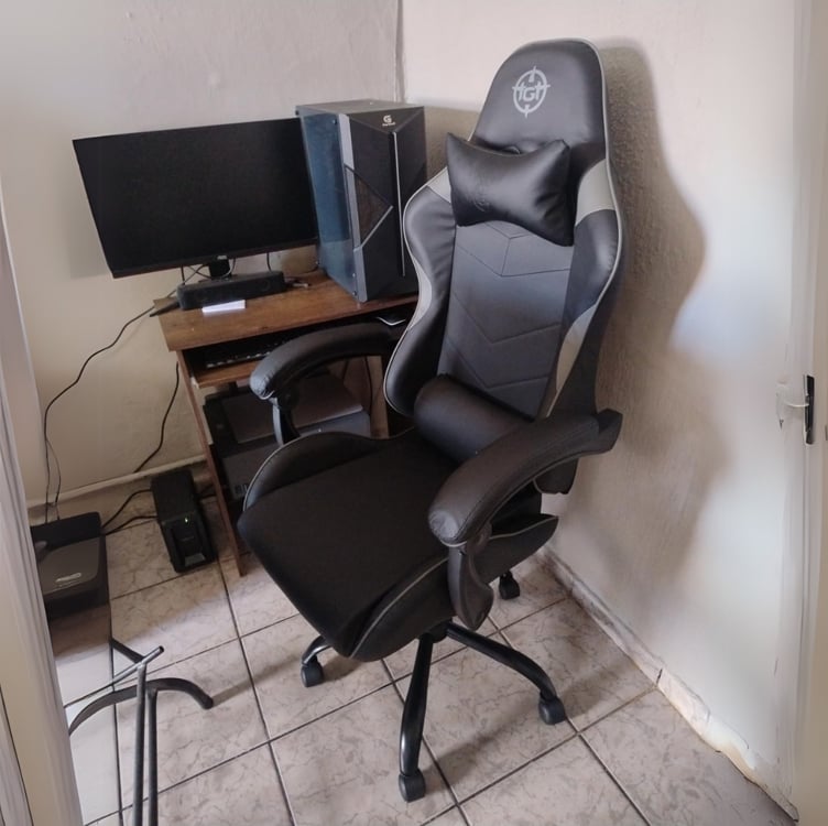 Cadeira Gamer TGT Heron TC2 | Espuma Moldada | Almofadas para Lombar e Pescoço | Suporta até 120kg | Ajuste de Inclinação | Braço Fixo | Preto | TGT-HRTC-BL03 Cadeira Gamer TGT Heron TC2 | Espuma Moldada | Almofadas para Lombar e Pescoço | Suporta até 120kg | Ajuste de Inclinação | Braço Fixo | Preto | TGT-HRTC-BL03