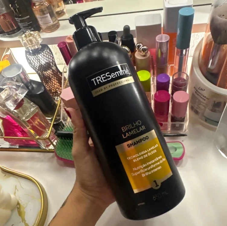 TRESemmé Brilho Lamelar Condicionador 650 ML TRESemmé Brilho Lamelar Condicionador 650 ML