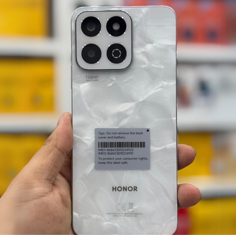 Smartphone Honor X7c 4g 256gb 16gb Ram (8 + 8) Tela 6,77 120hz Câmera Dupla 108mp Branco Smartphone Honor X7c 4g 256gb 16gb Ram (8 + 8) Tela 6,77 120hz Câmera Dupla 108mp Branco