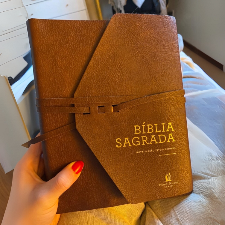 Bíblia NVI, Couro Soft, Marrom Artesanal, Espaço para Anotações, Leitura Perfeita Capa flexível – 1 dezembro 2022 Bíblia NVI, Couro Soft, Marrom Artesanal, Espaço para Anotações, Leitura Perfeita Capa flexível – 1 dezembro 2022