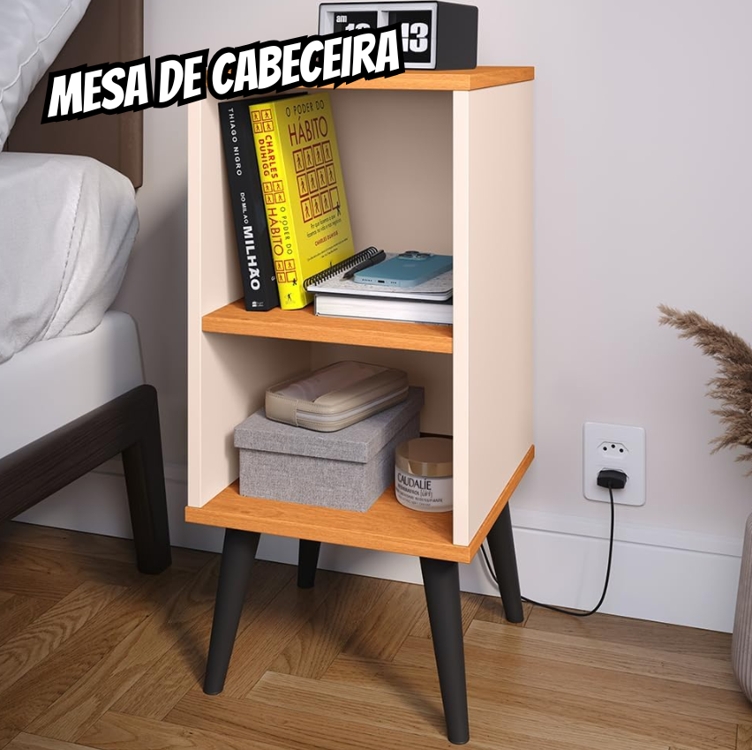 Mesa de Cabeceira Compacta Retrô com Prateleira Charme (Off White/Cinamomo) Mesa de Cabeceira Compacta Retrô com Prateleira Charme (Off White/Cinamomo)